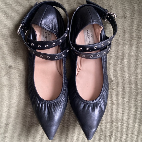 Valentino Garavani Love Latch Studded Ankle-Wrap Flat in Nero Women's Size 7.5 - Picture 14 of 15